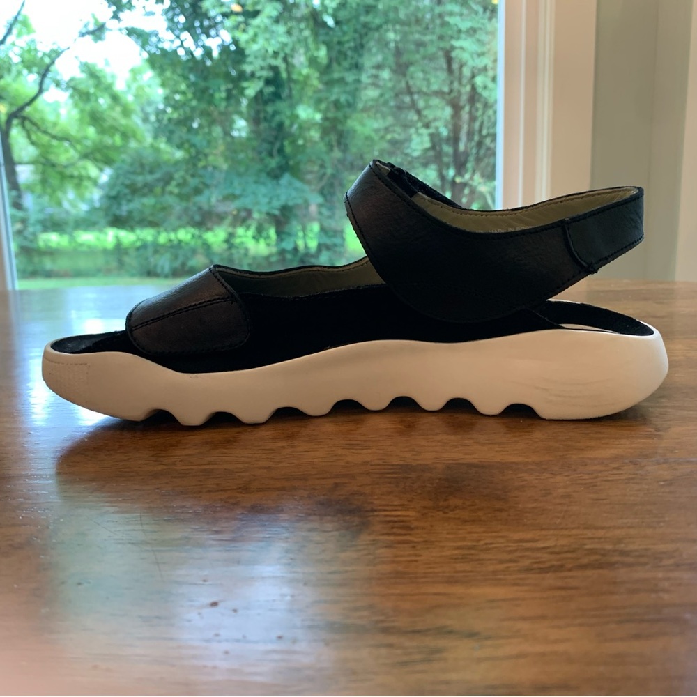 Softinos Weal Black Leather Strap Sandals; Size 9-9.5 - Picture 6 of 9